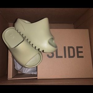 Kids yeezy slides